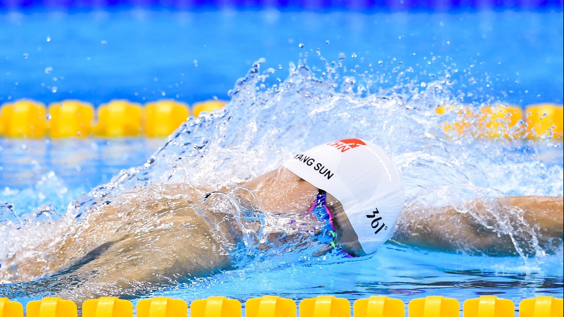 球员罚球精准，关键局面执行力高，罚球时队员怎样站位图